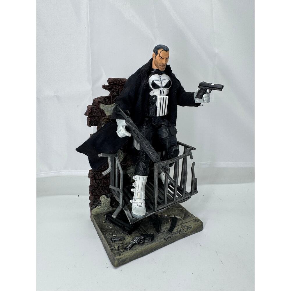 Marvel Legends Toy Biz 2003 Punisher with diorama